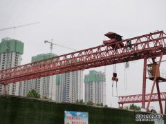 轮胎式龙门吊的高度作业范围和核心适配场景